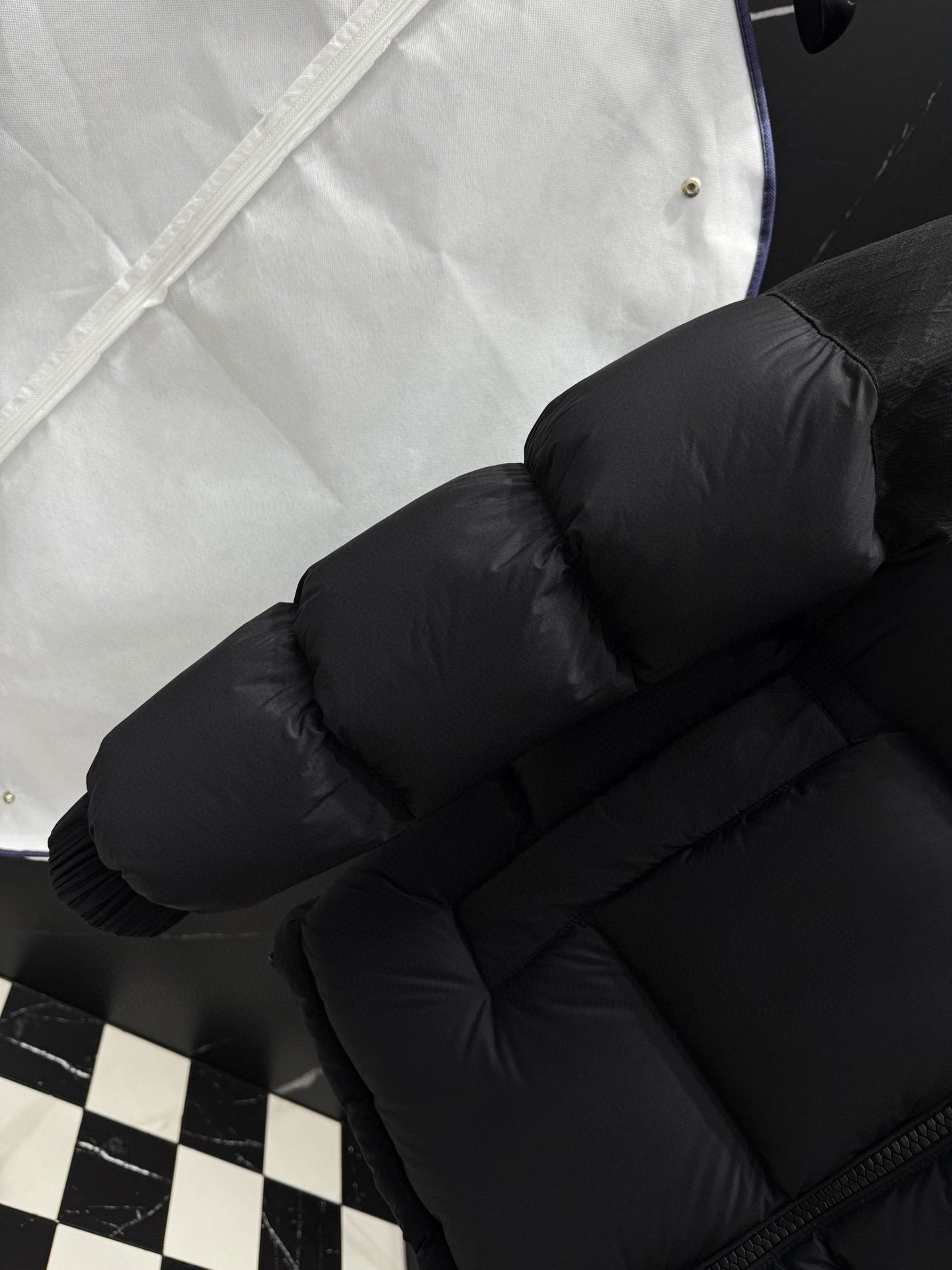 Louis Vuitton Monogram Donsjas