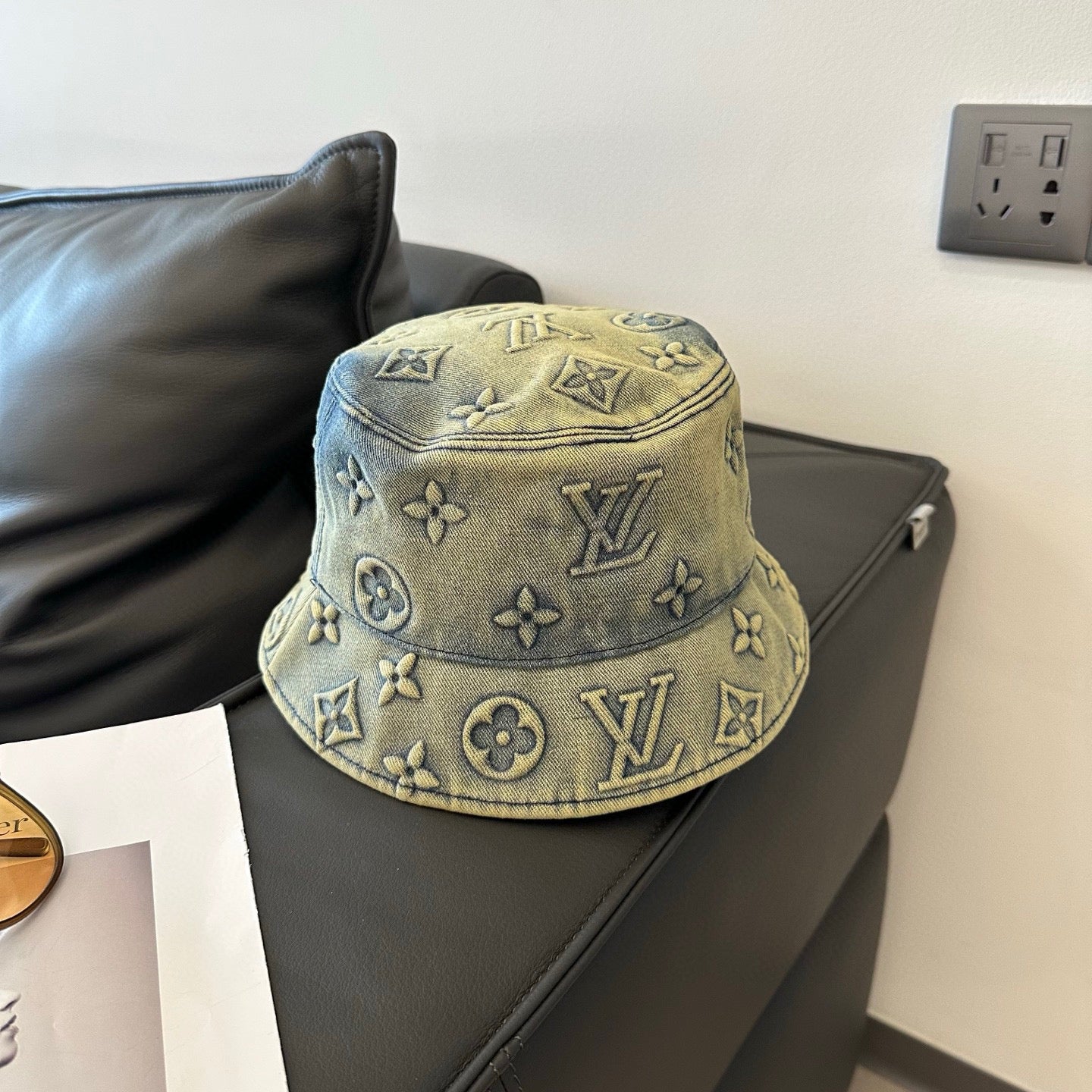 Louis Vuitton Monogram Vissershoed