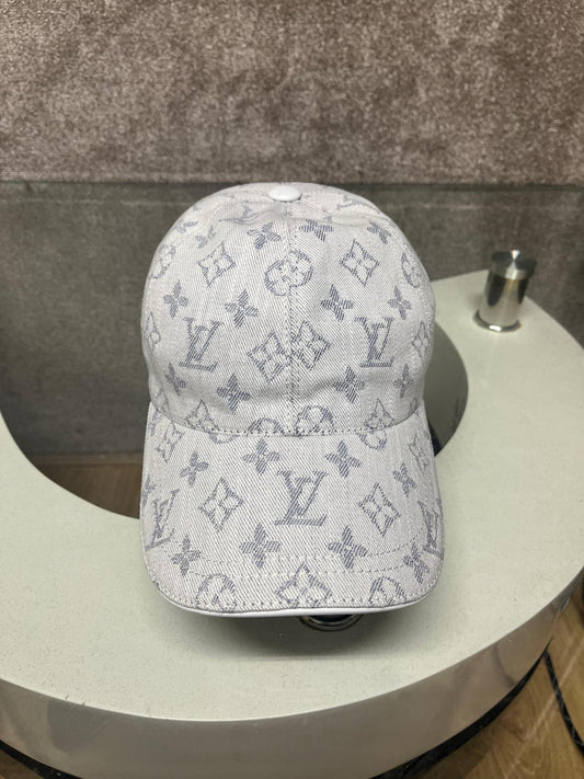 Louis Vuitton Monogram Pet -White