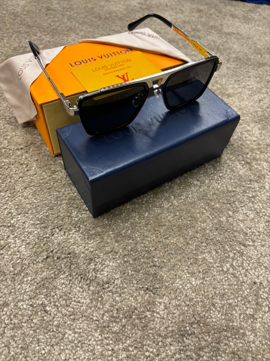 Louis Vuitton Evidence Zonnebril- Zilver