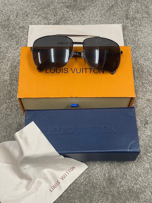Louis Vuitton Attitude Zonnebril - Gold