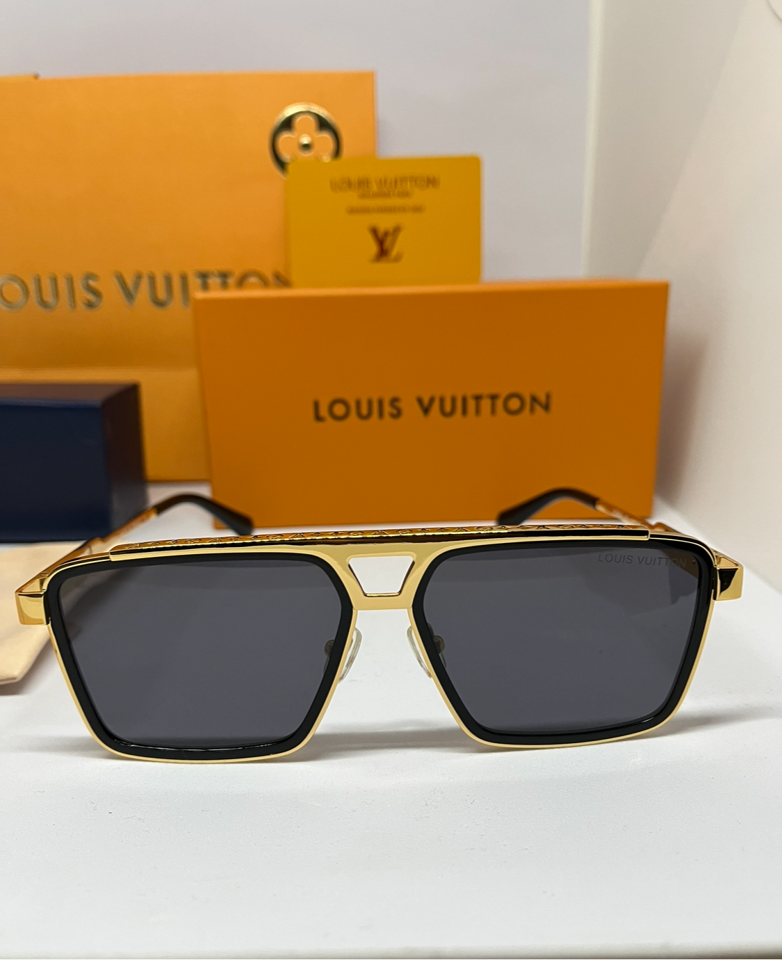 Louis Vuitton Evidence Zonnebril- Goud