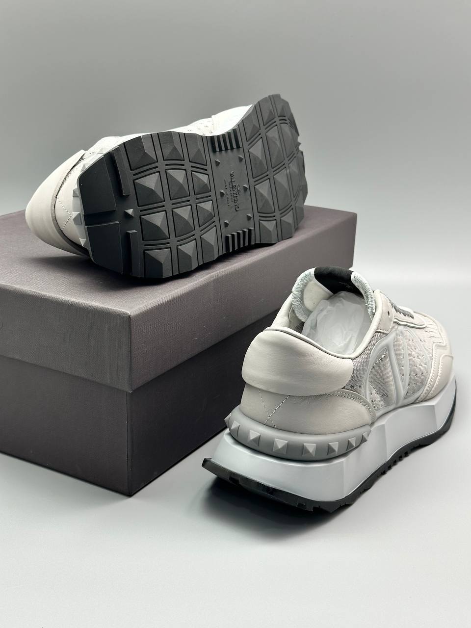 Valentino Garavani Lacerunner