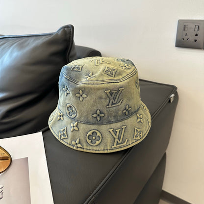 Louis Vuitton Monogram Vissershoed