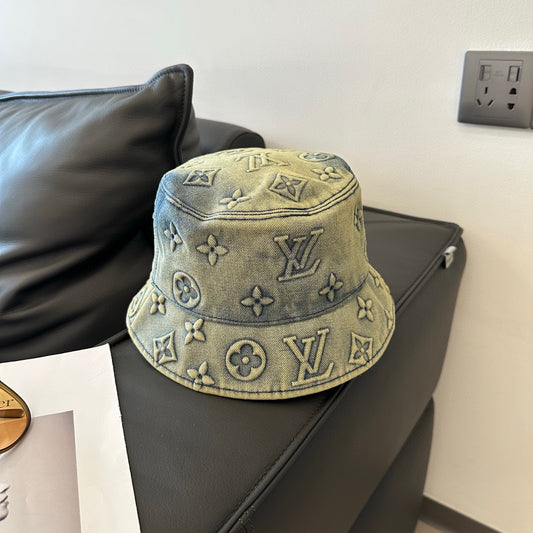 Louis Vuitton Monogram Vissershoed