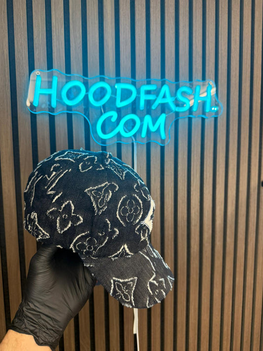 Louis Vuitton Limited Edition Pet - Black