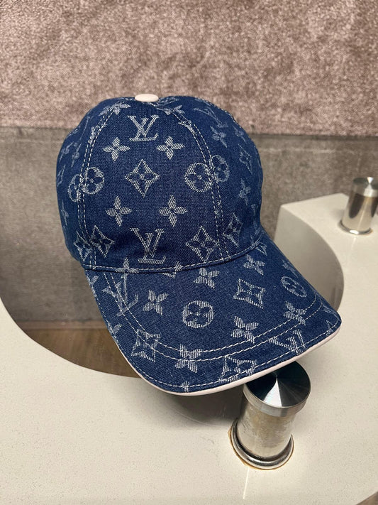 Louis Vuitton Monogram Jeans Pet