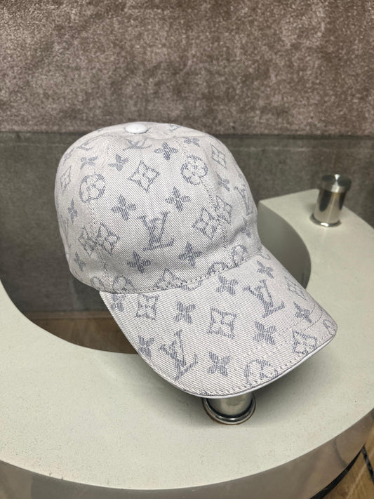 Louis Vuitton Exclusive Pet - White