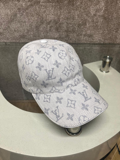 Louis Vuitton Monogram Pet -White