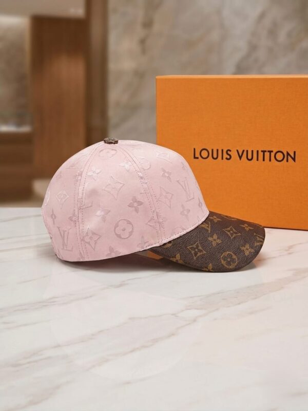 Louis Vuitton Get Ready Pet - Pink